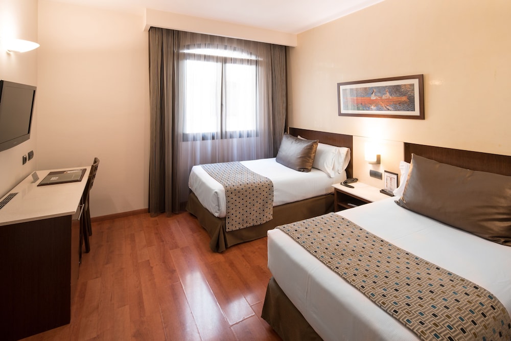 ROOM, DOUBLE BED