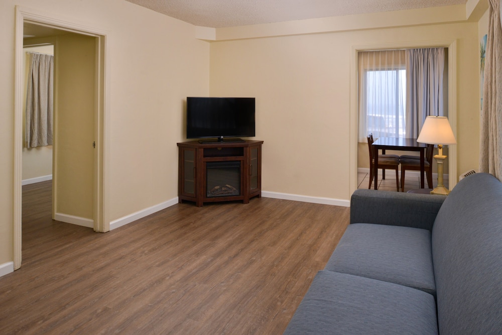 Edgewater Inn And Suites 57/76