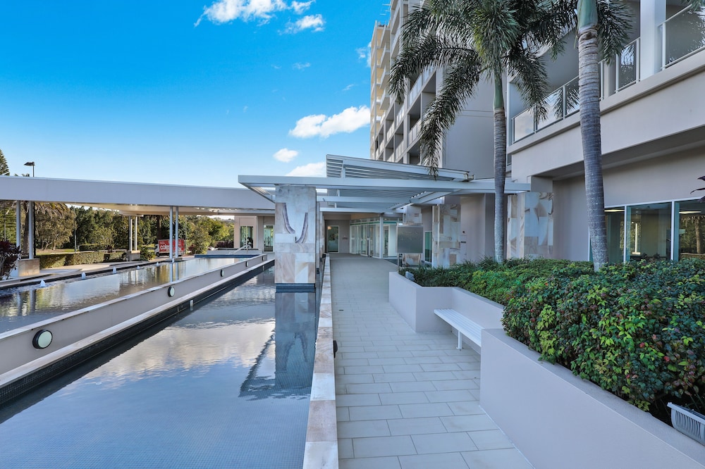 Pelican Waters Resort 64/68