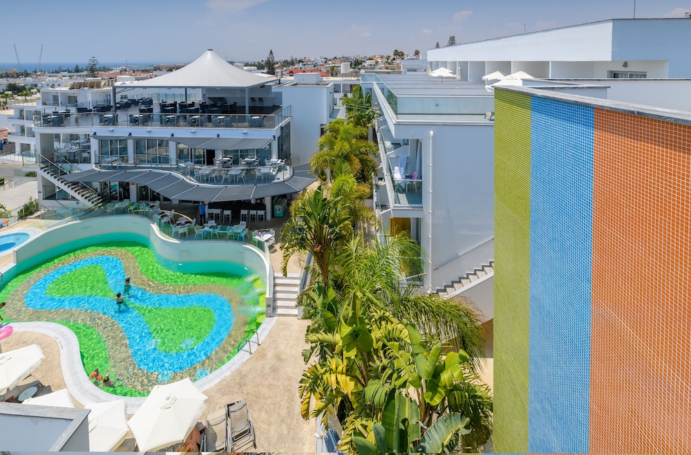 Tasia Maris Oasis Hotel 70/77
