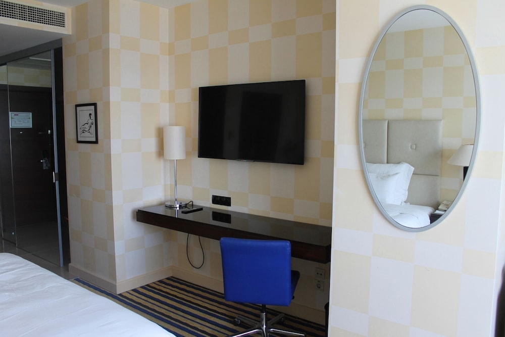 Renaissance Atyrau Hotel 53/54