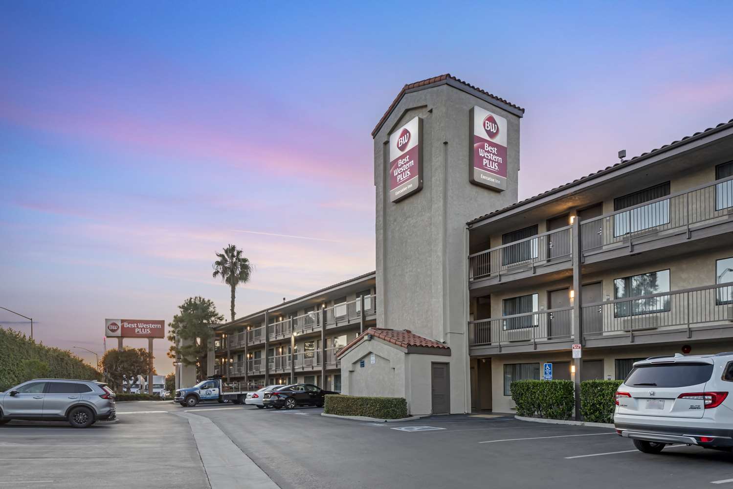 Best Western Plus Executive Inn 45/47