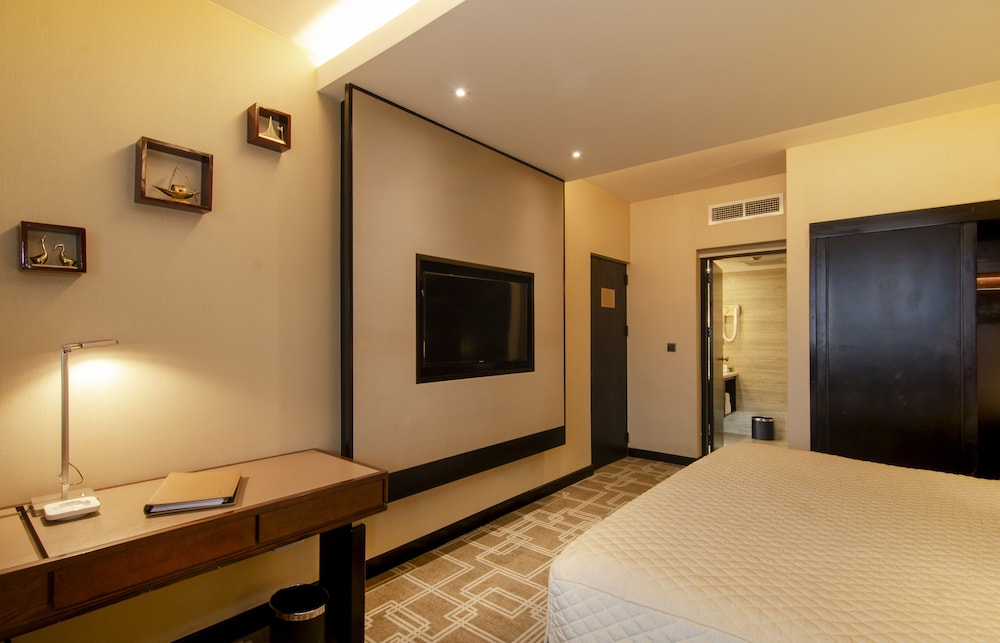 Pan Pacific Sonargaon Dhaka 18/72