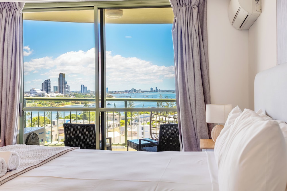 The Meriton On Main Beach 19/50