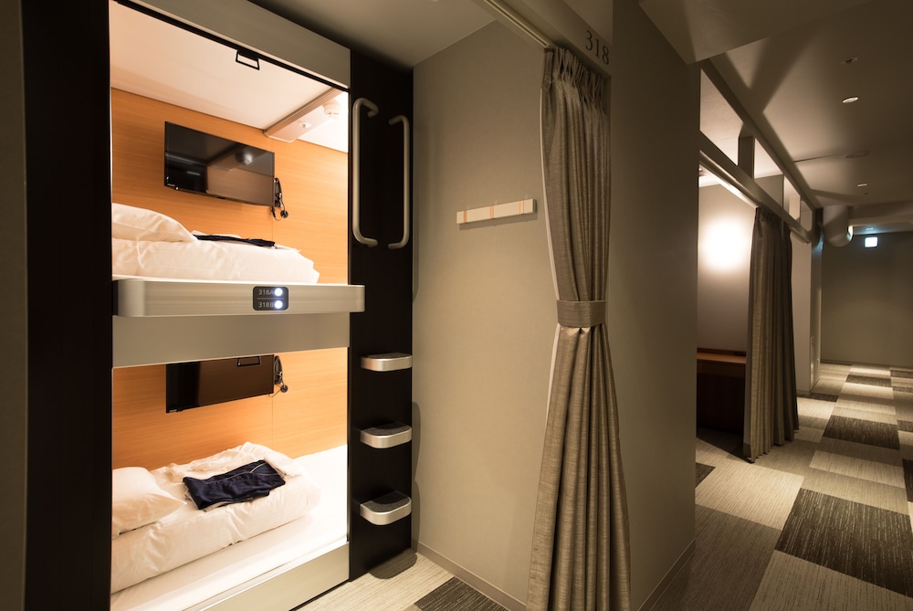 PRIVATE, FEMALE ONLY, CABIN, TWIN BEDS