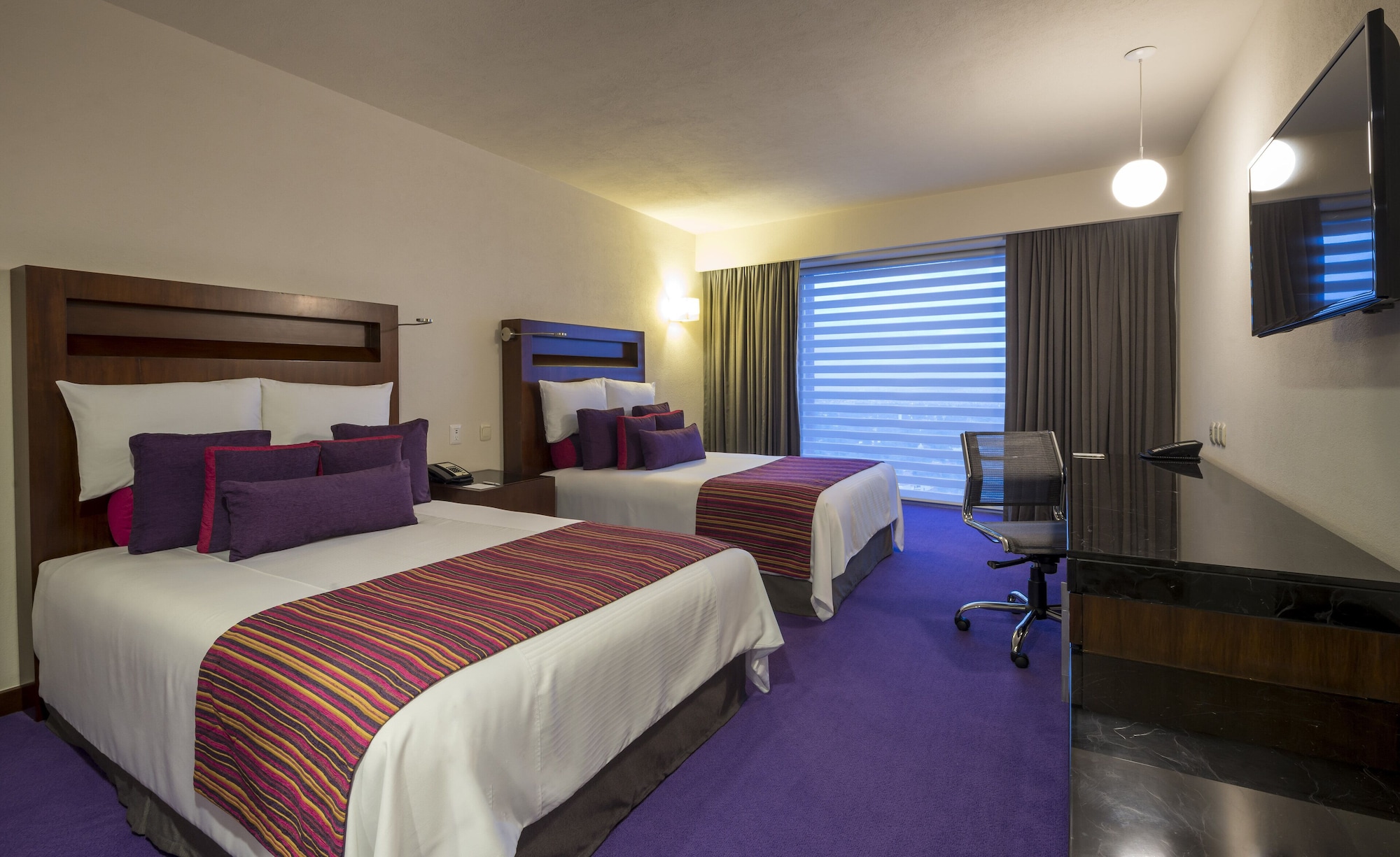 DELUXE, 2 DOUBLE BEDS