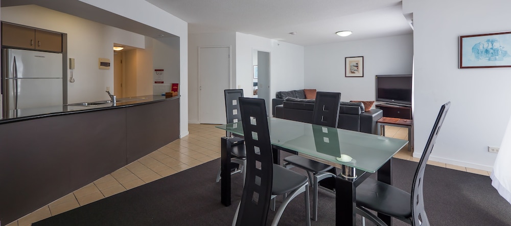 Broadbeach Savannah Hotel And Resort 71/80