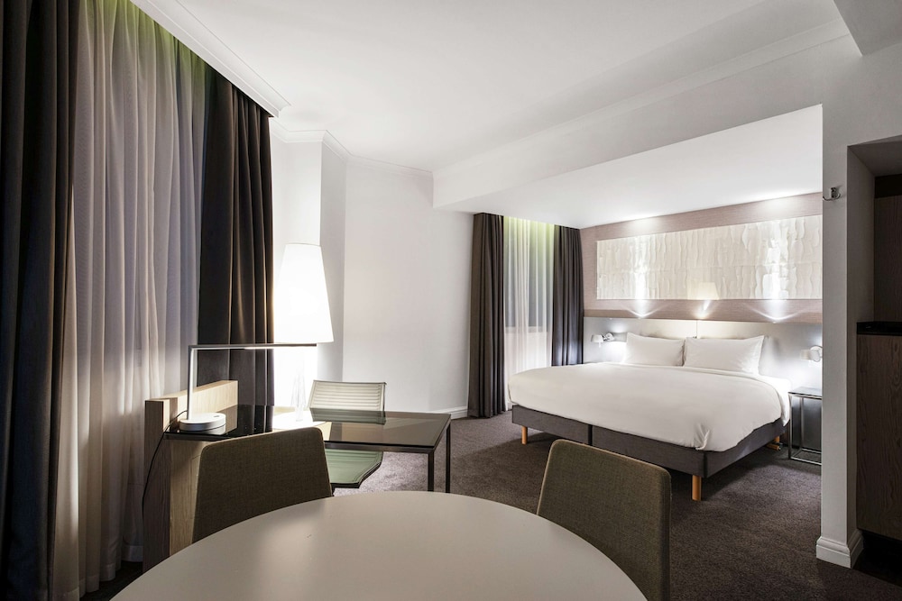 Radisson Blu Hotel, Leeds 11/66