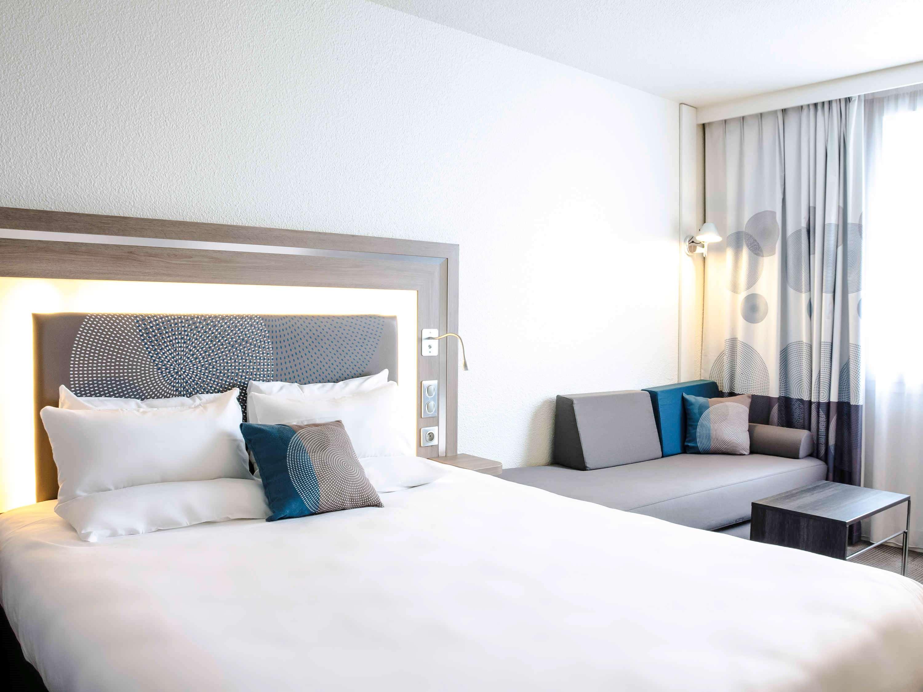 EXECUTIVE, QUEEN BED, EIFFEL VIEW