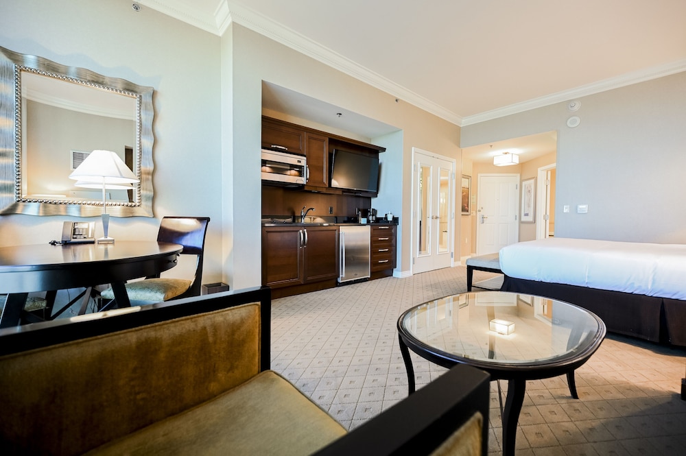 Stripviewsuites At Signature 62/73