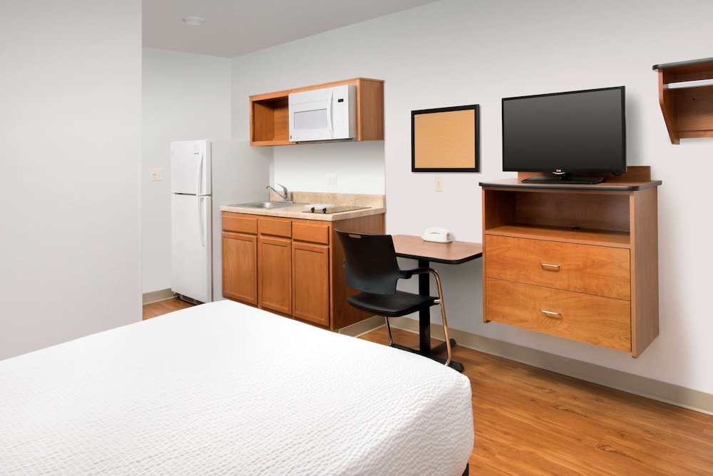 Extended Stay America Select Suites - Cleveland - Airport 20/33