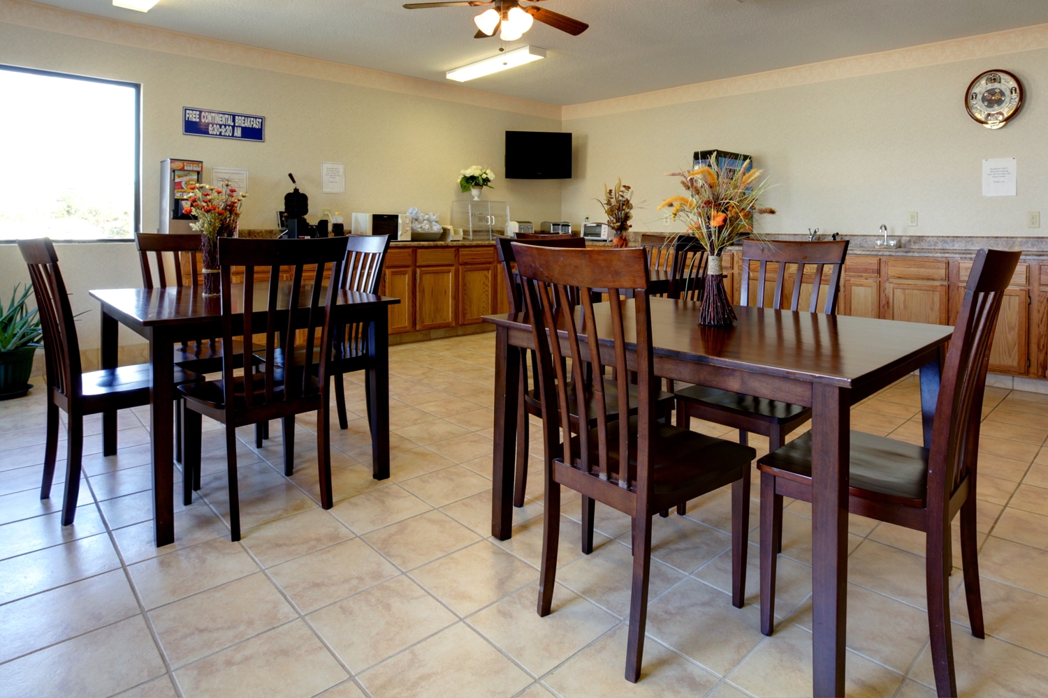 Americas Best Value Inn & Suites Macon at Eisenhower Pkwy 6/9