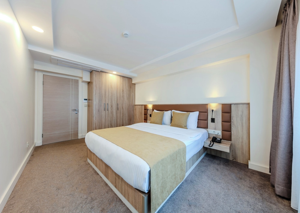 Roys Hotel & Suites 18/50