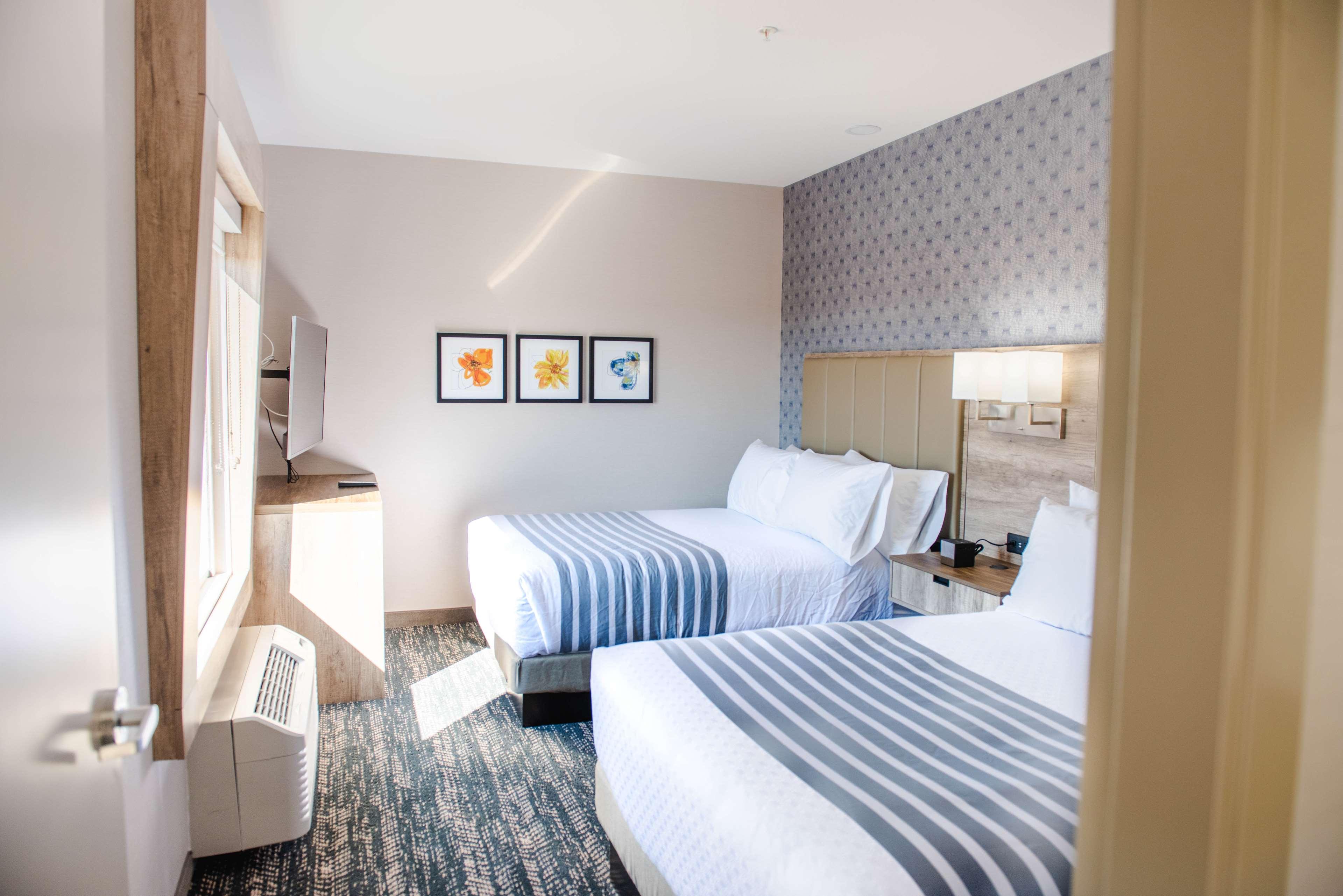 جناح بسريرين كوين، Best Western Premier Executive Residency Medicine Hat 3/9