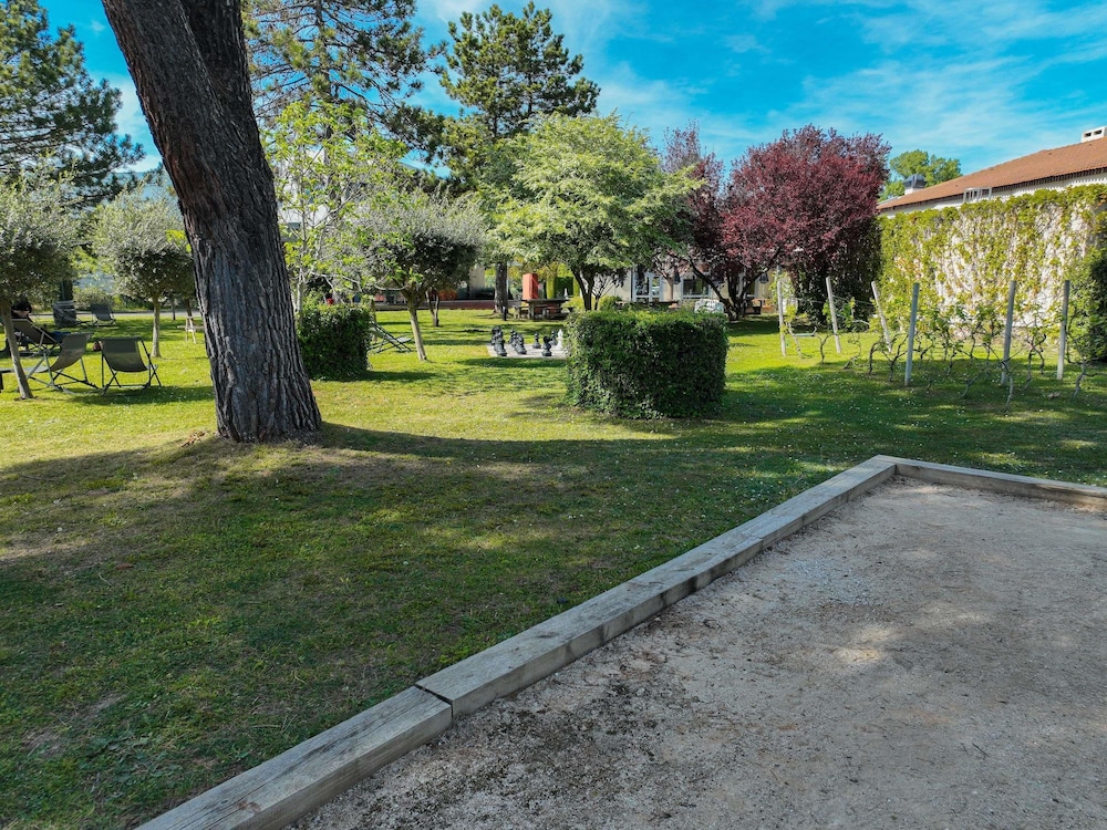 Ibis Aix En Provence Hotel 70/74