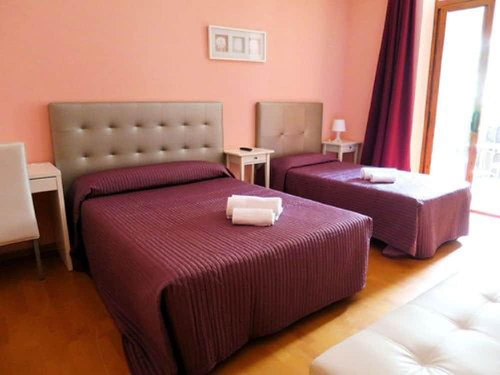 Hostal Balmes Centro 18/50