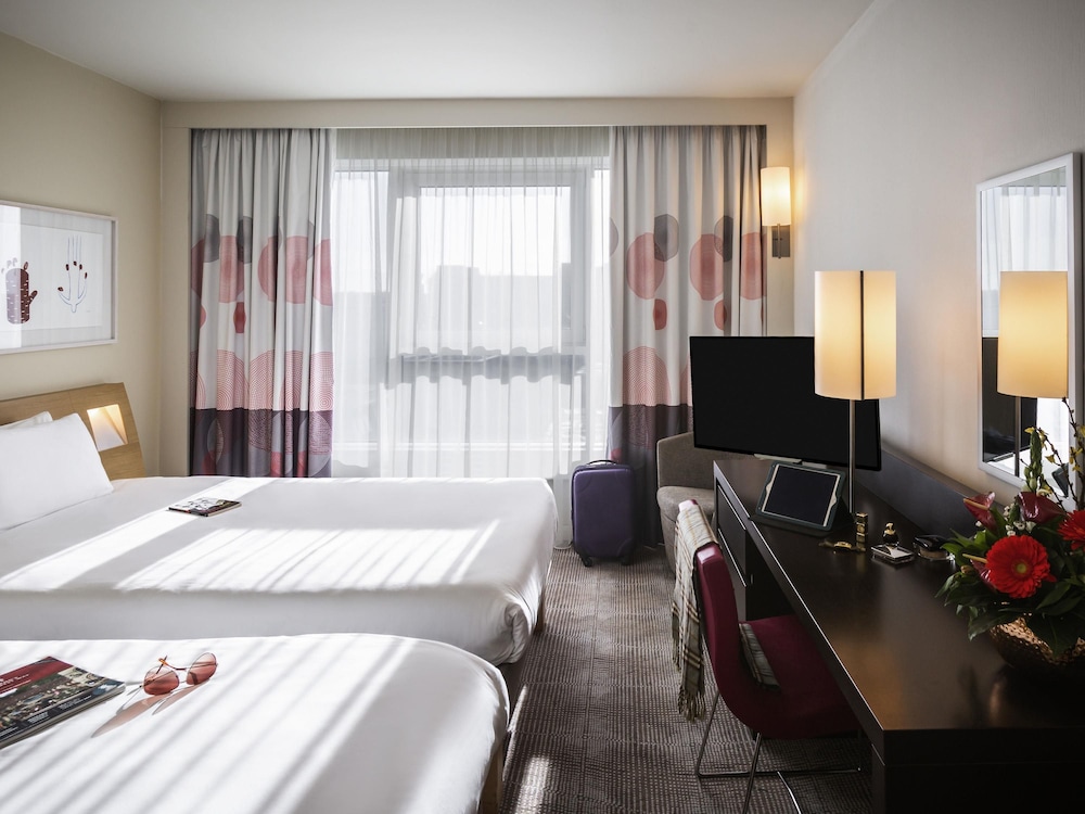 NOVOTEL READING CENTRE 28/80