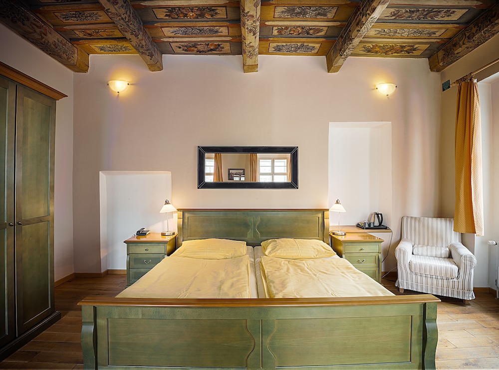 SUPERIOR, DOUBLE BED, SOFA