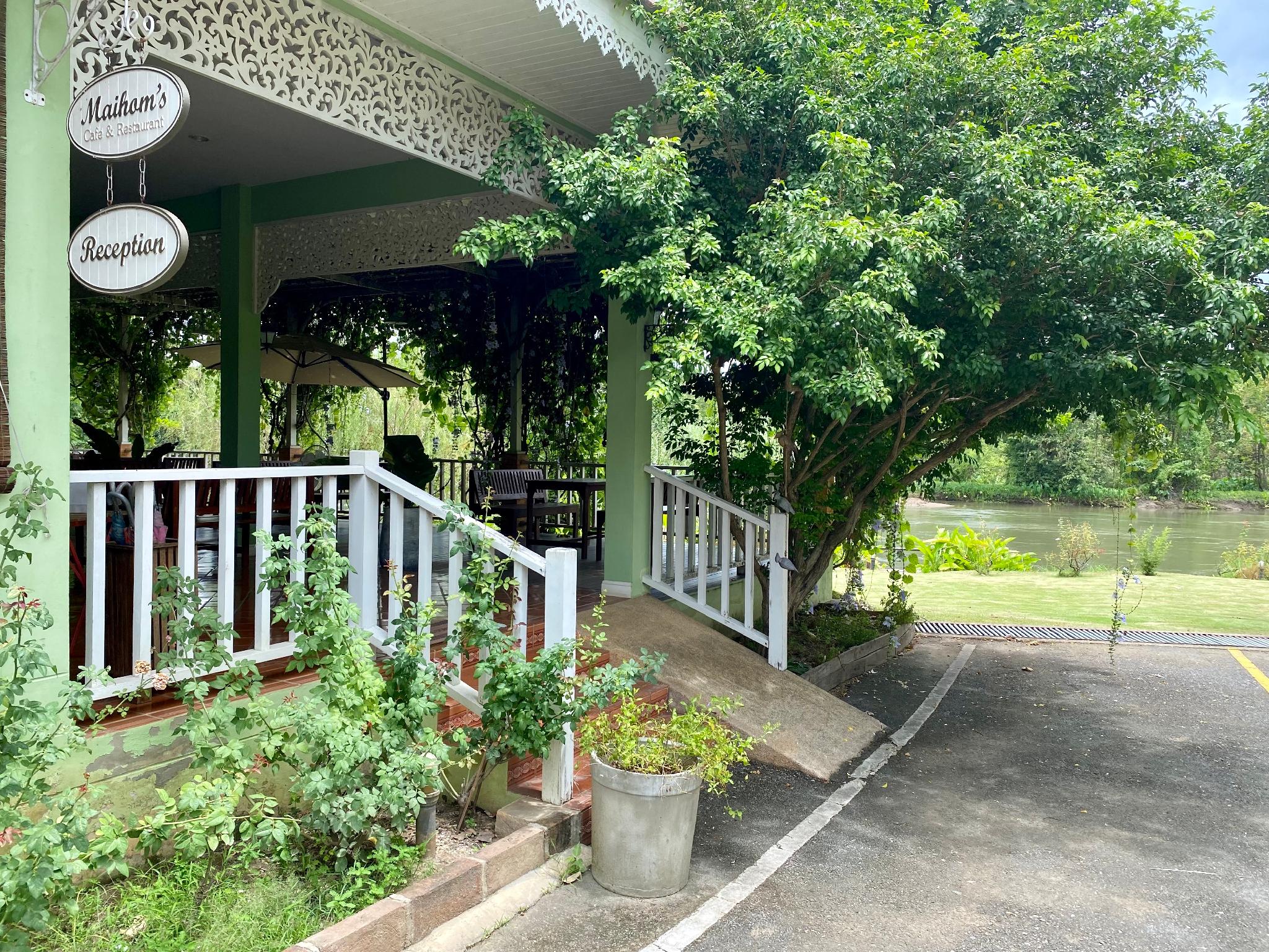 Ruen Maihom Riverside Cottage 4/63