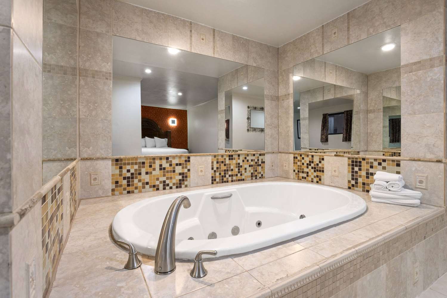 Travelodge by Wyndham Manhasset 28/28
