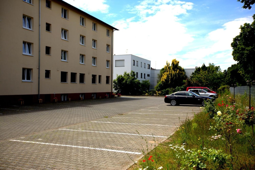 AIRPORT HOTEL WALLDORF 28/31
