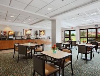 Wingate by Wyndham Joliet 25/37