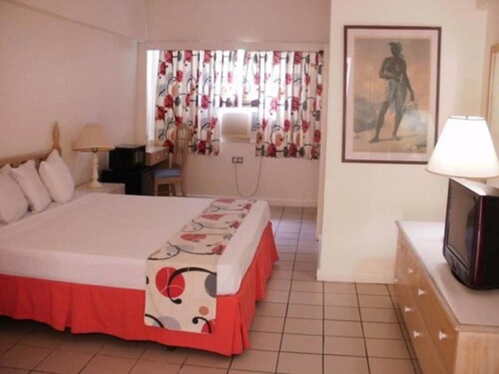Pineapple Court Hotel 18/36