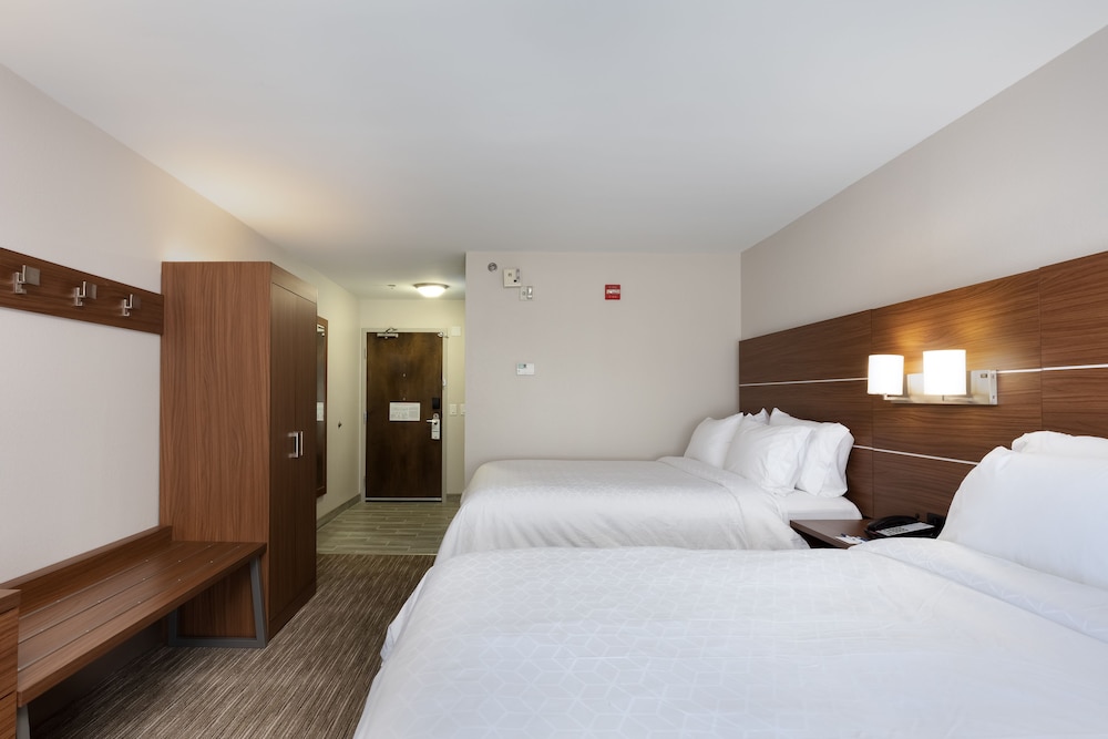 Holiday Inn Express Alpharetta Roswell 15/68