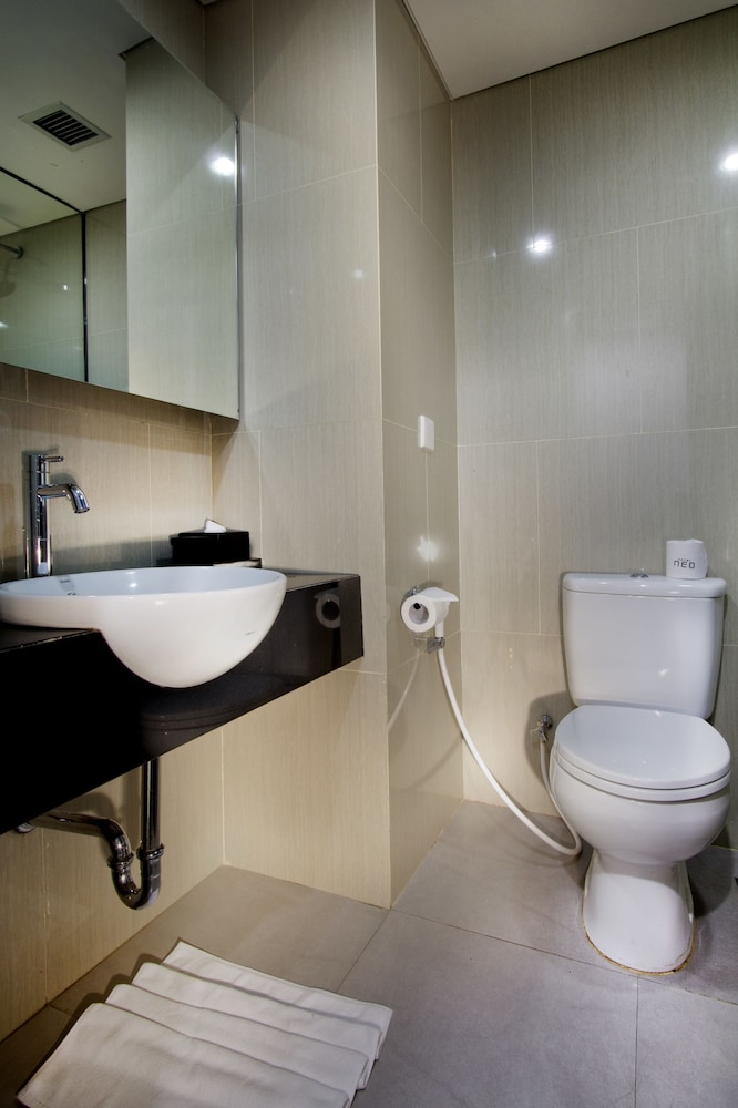 Hotel Neo Tendean 20/20