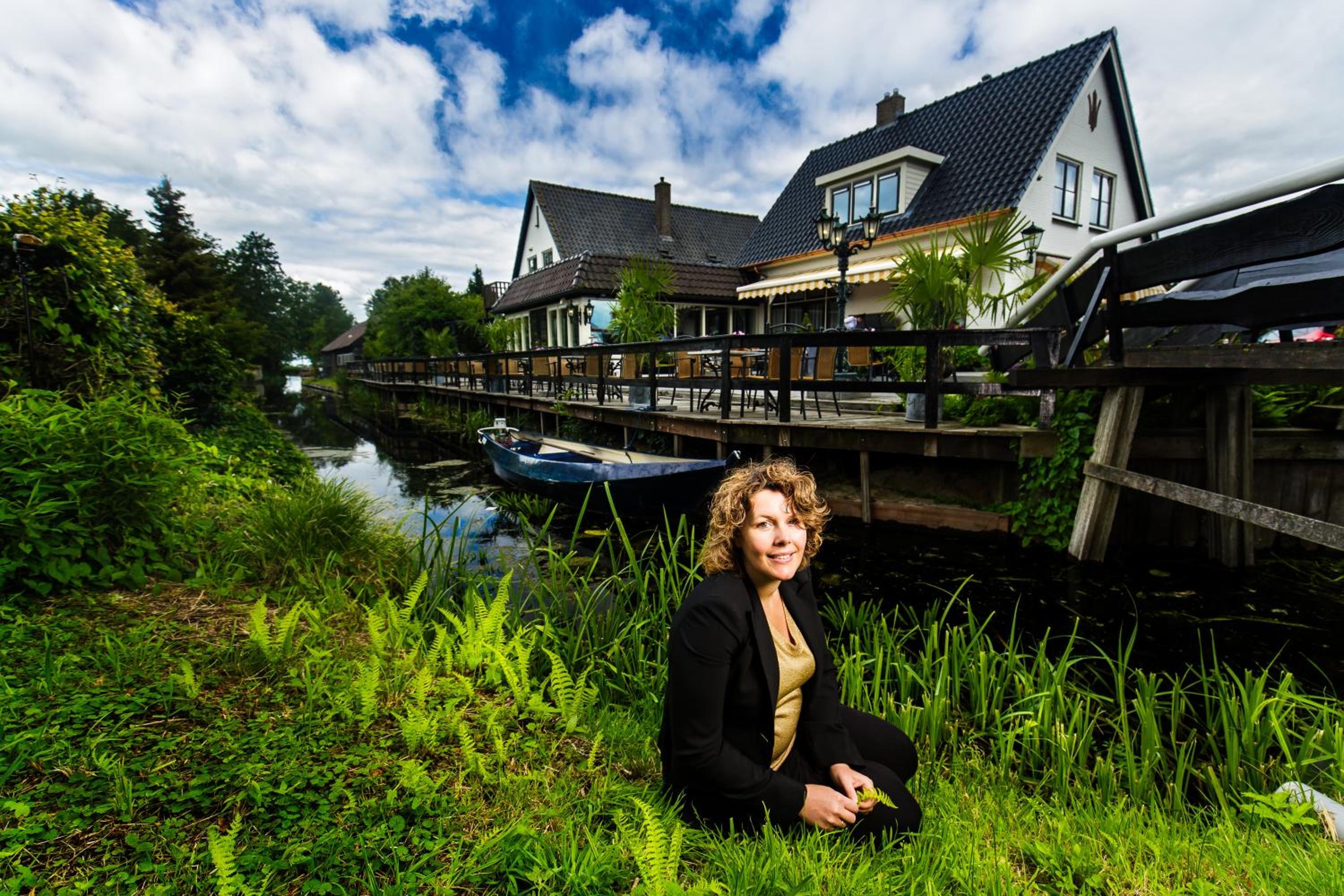 De Dames Van De Jonge Hotel 2/40