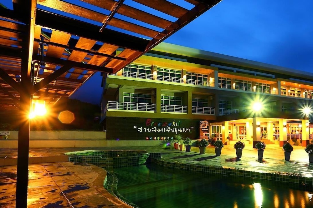 Breeze Hill Hotel 45/50