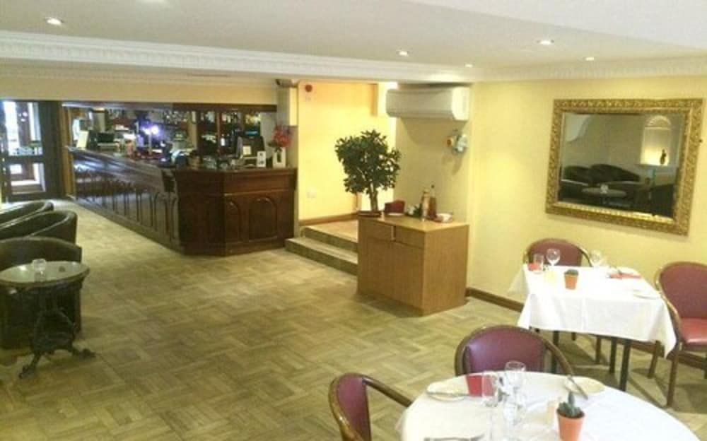 The Old Mill Hotel &amp; Lodge 57/67