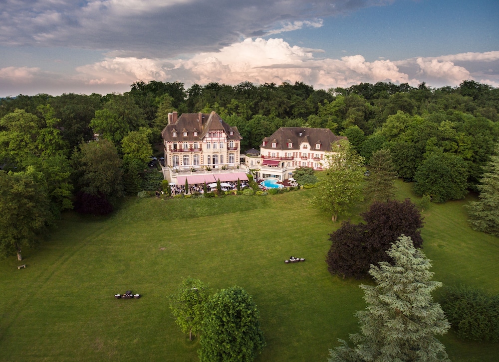 Chateau de La Tour 70/72