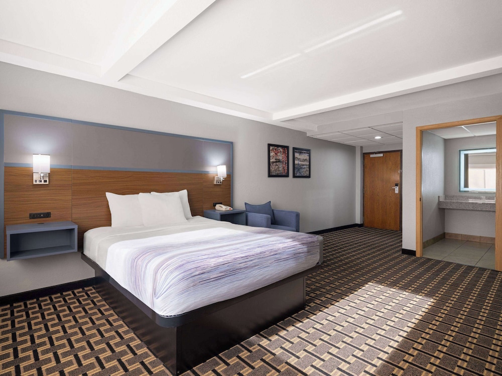 Room, Queen Bed, Accessible