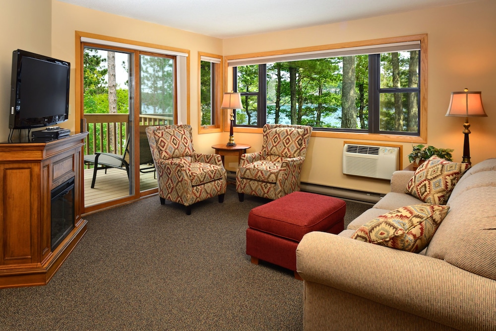 The Pointe Hotel and Suites 33/51