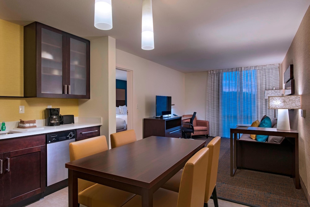 RESIDENCE INN JACKSON THE DISTRICT AT EASTOVER 48/63