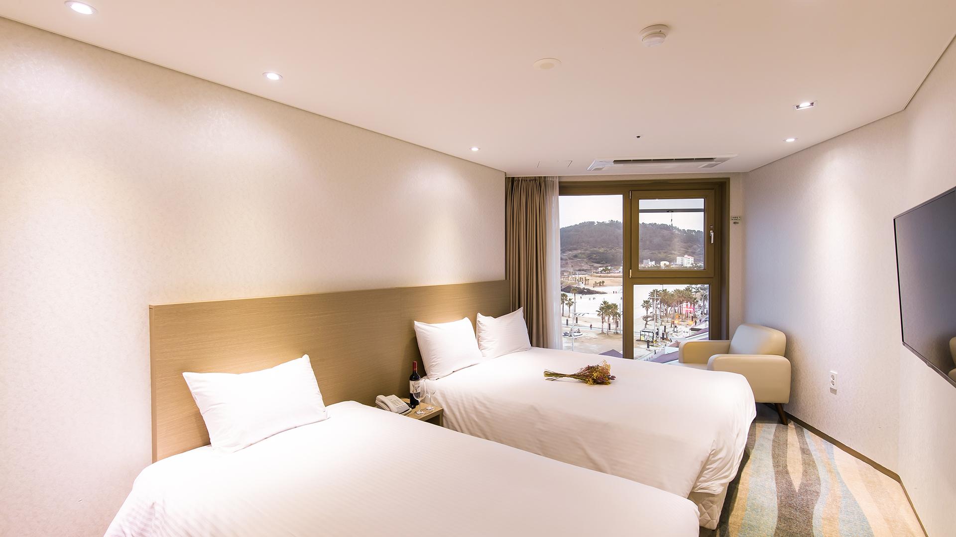 ROOM, SIDE OCEAN VIEW