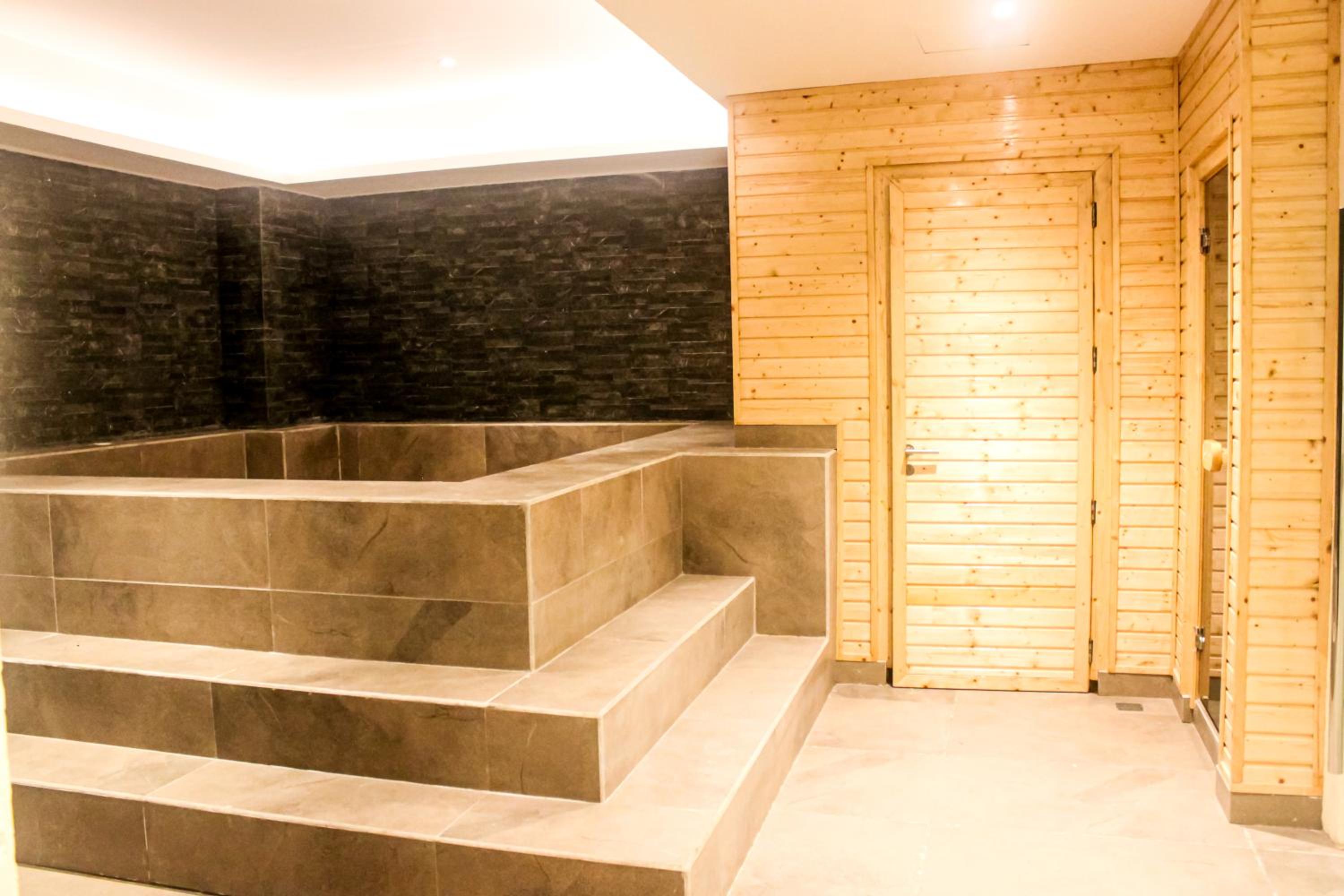 The Excelsior Hotel Las Pinas 22/50