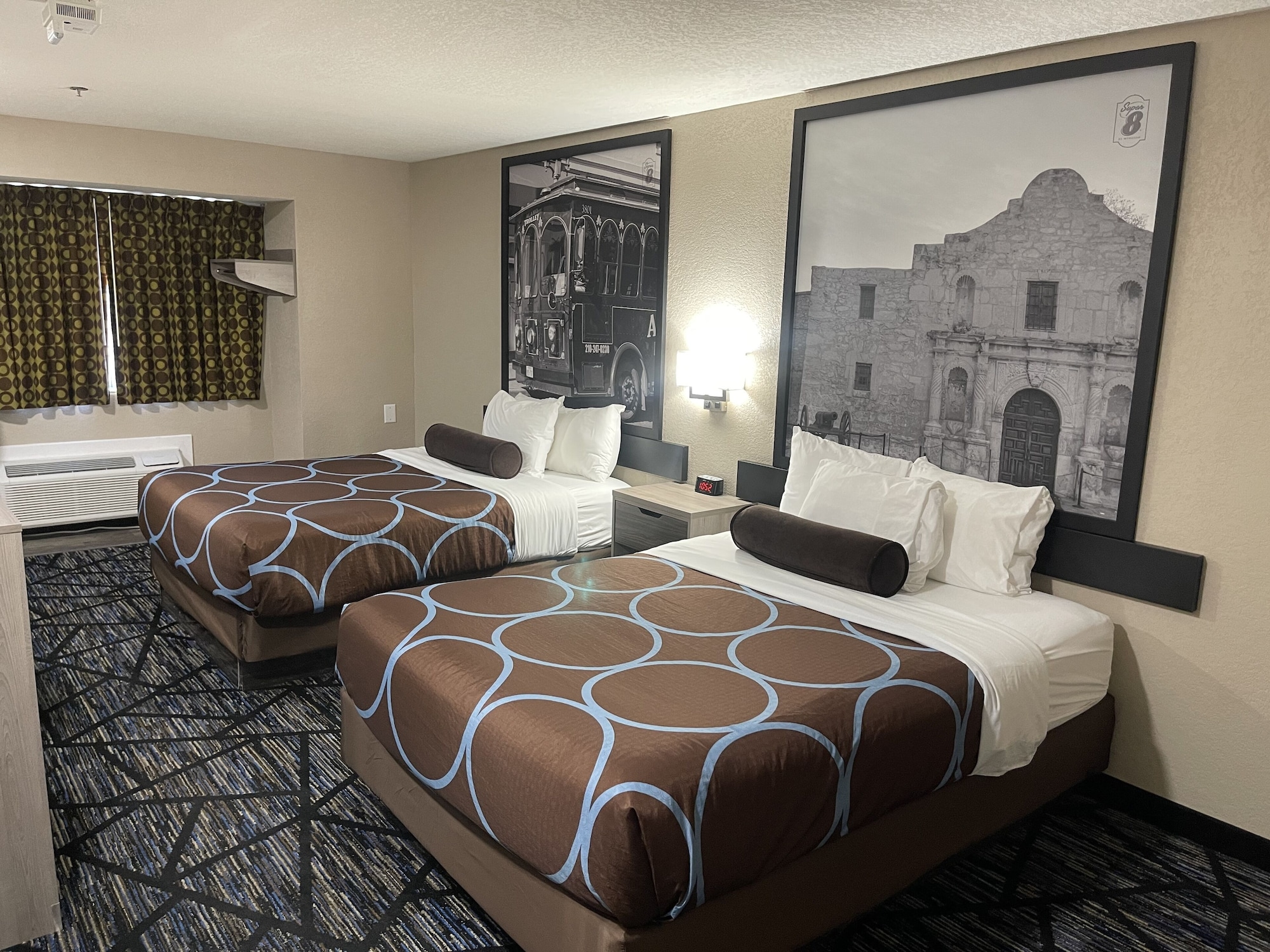 غرفة بسريرين كوين لذوي الإعاقة، Super 8 by Wyndham San Antonio Downtown NE 2/4