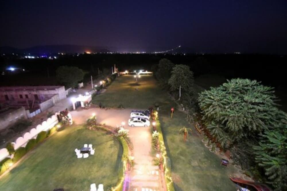 Hotel Satyam Palace 54/56
