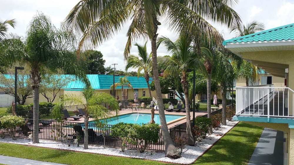 Days Inn by Wyndham Fort Pierce Midtown 5/55