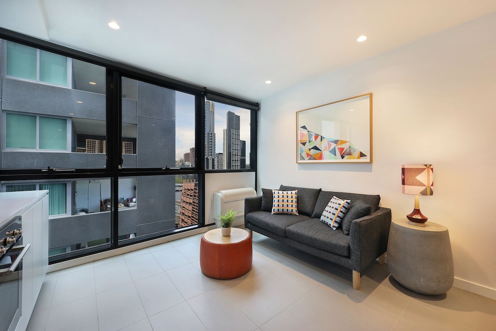 The Canvas Apartment Hotel 24/33