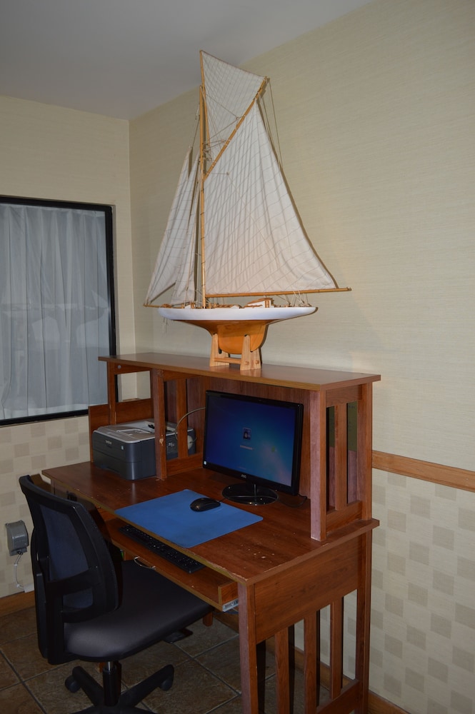 Jolly Roger Hotel 39/48