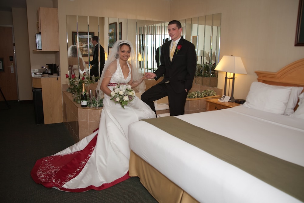 Holiday Inn Express Hotel Amp Suites Watertown Thousand Island 31/56