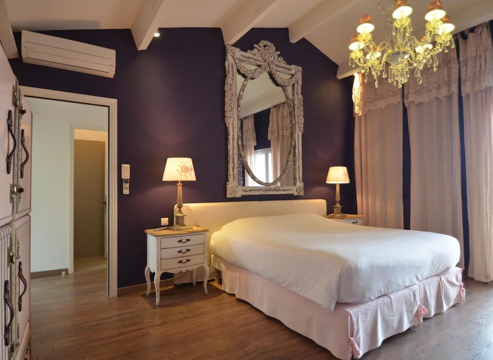 HOTEL DES PINS 7/21