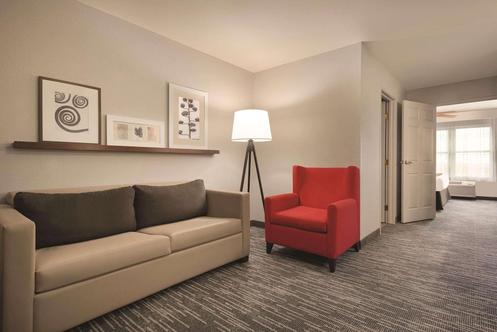 Country Inn & Suites by Radisson, Galena, IL 48/67