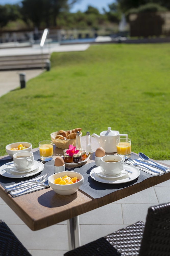 Grand Prix Hotel 45/55