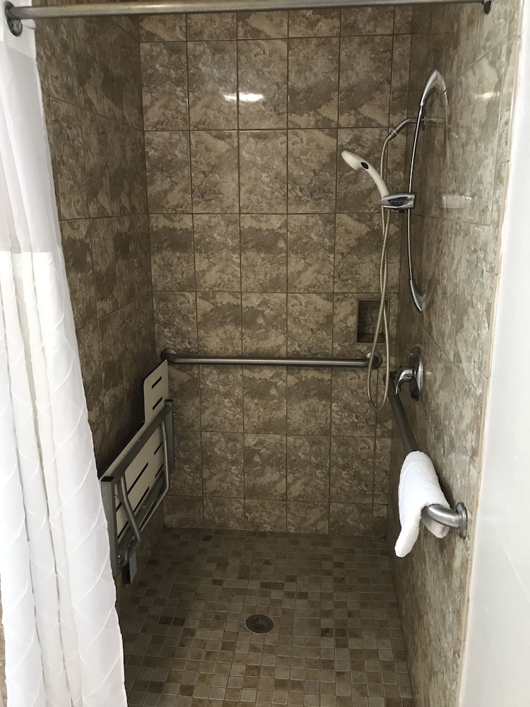 Manhattan Inn & Suites 23/24