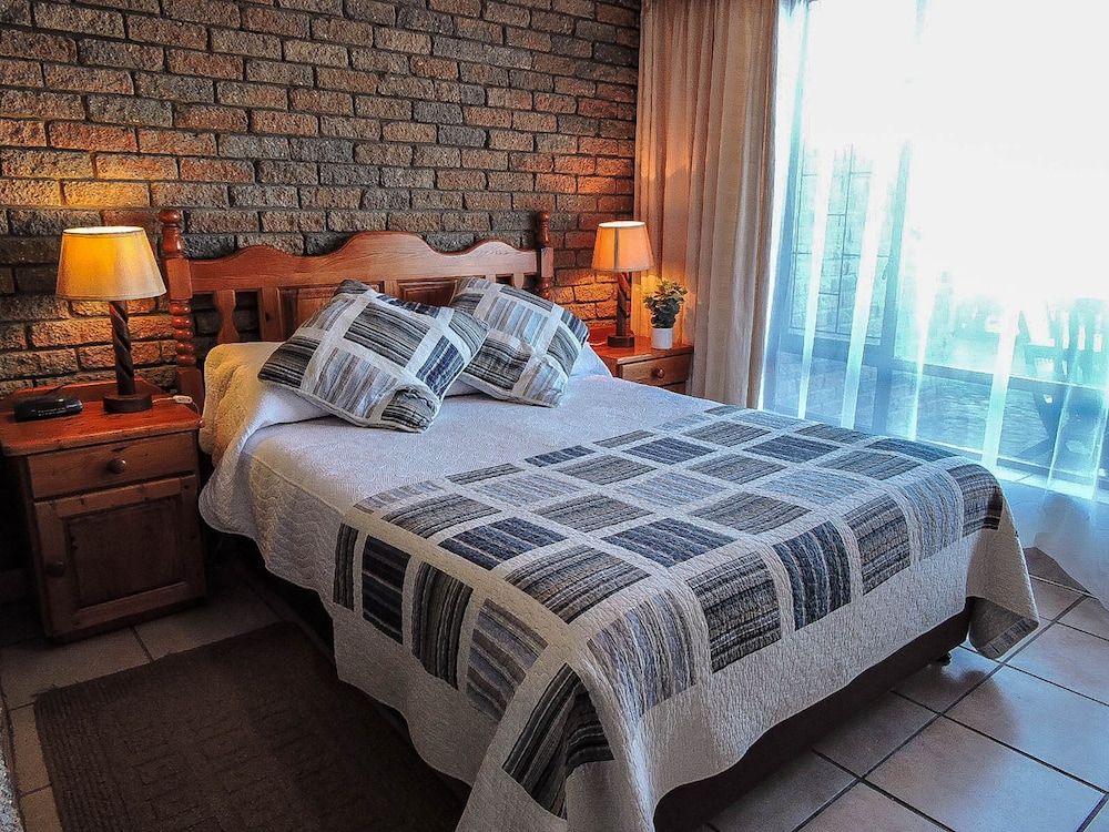 Amzee Bokmakierie Guest House 25/72