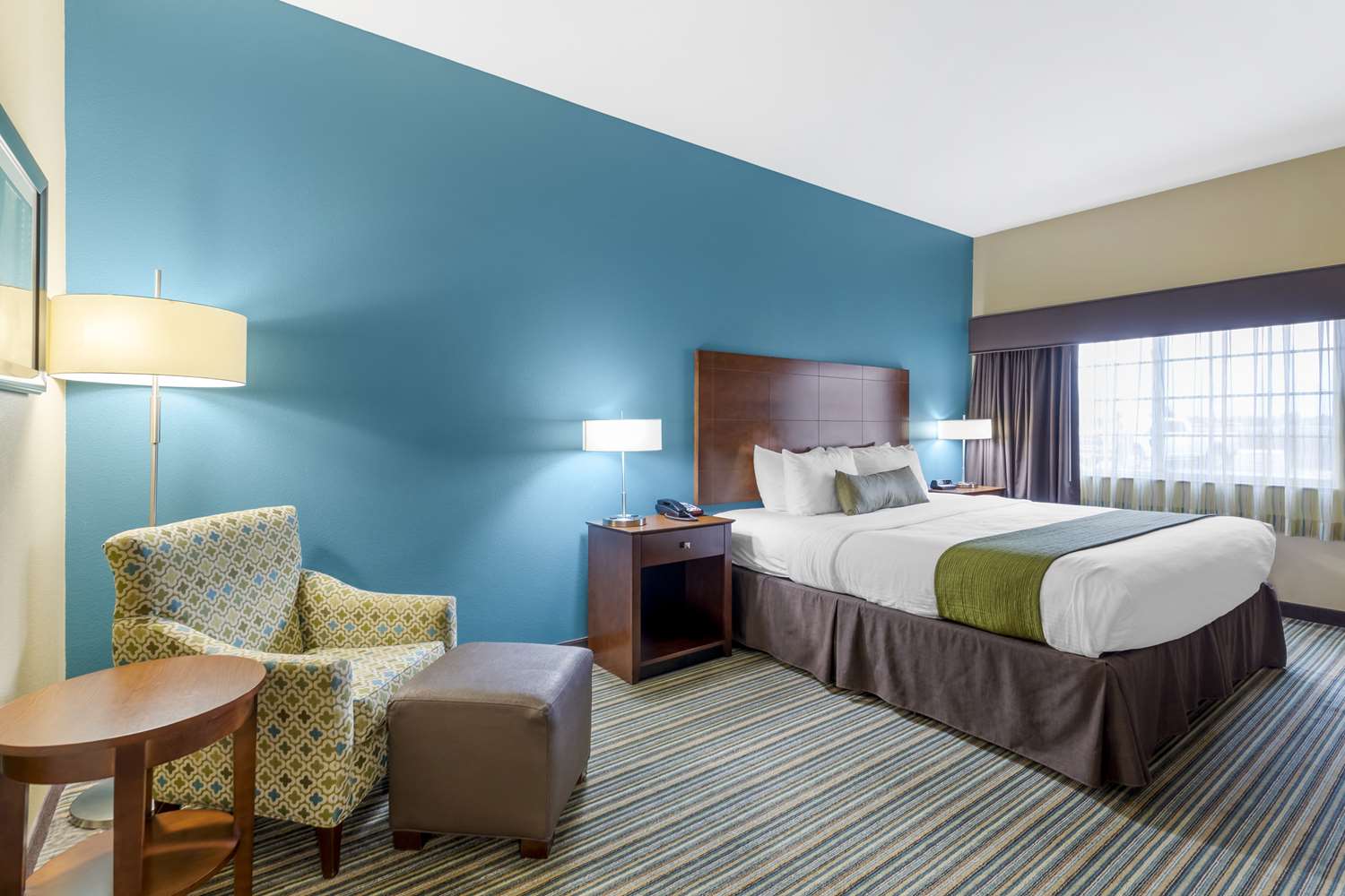 غرفة بسرير كينج، Best Western Plus Patterson Park Inn 5/6